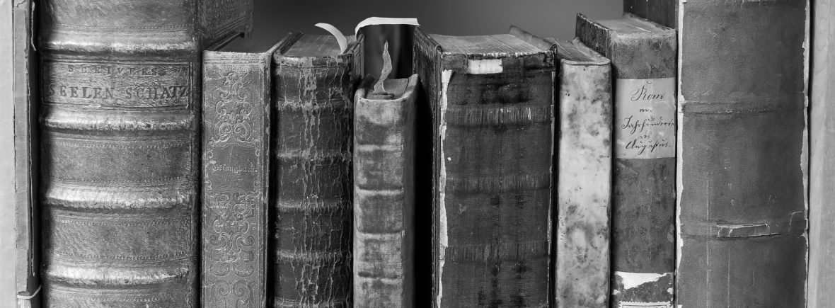 mehrere Bücher in einer Reihe